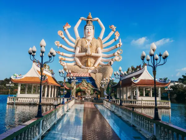 Wat Plai Laem. viajathäi - viajes para grupos a Tailandia, viajes fin de carrera a Tailandia