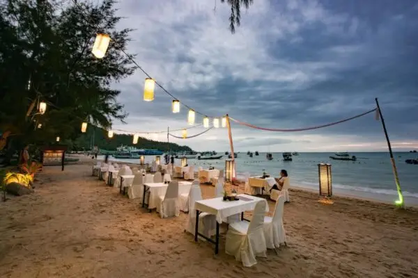 Hotel Koh Tao - cena. viajathäi - viajes para grupos a Tailandia, viajes fin de carrera a Tailandia