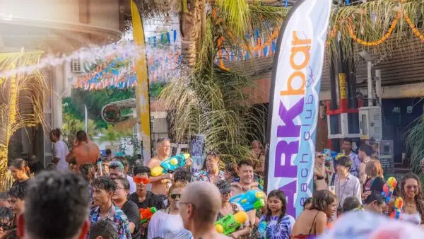 Hotel Koh Samui - fiesta. viajathäi - viajes para grupos a Tailandia, viajes fin de carrera a Tailandia